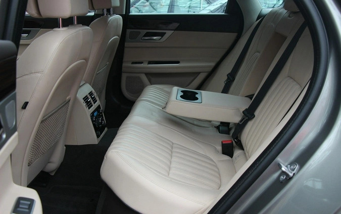 Jaguar XF cena 125990 przebieg: 23000, rok produkcji 2018 z Łasin małe 781